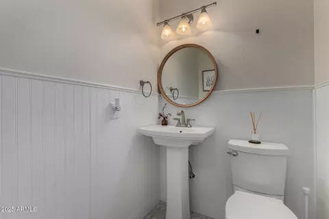 Bath - 636 E Mesquite Ave, Gilbert, AZ 85296 photo 1 of 3