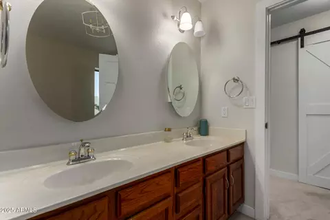Bath - 636 E Mesquite Ave, Gilbert, AZ 85296 photo 2 of 3