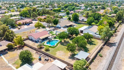 View/Area - 636 E Mesquite Ave, Gilbert, AZ 85296 photo 2 of 12