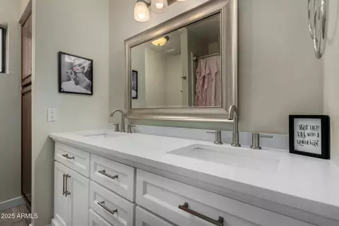 Bath - 636 E Mesquite Ave, Gilbert, AZ 85296 photo 3 of 3