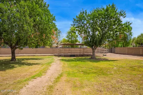 Exterior - 636 E Mesquite Ave, Gilbert, AZ 85296 photo 11 of 17