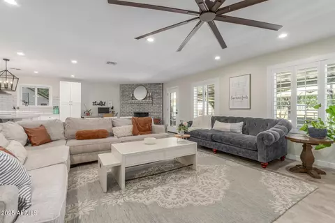 Living - 636 E Mesquite Ave, Gilbert, AZ 85296 photo 1 of 1