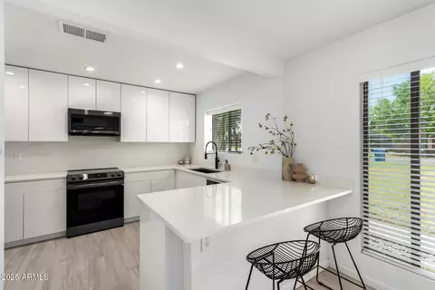 1126 E Lawrence Rd, Phoenix, AZ 85014