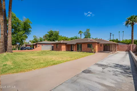 1126 E Lawrence Rd, Phoenix, AZ 85014 photo 4