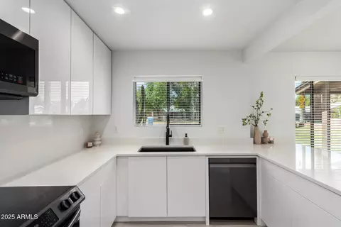 1126 E Lawrence Rd, Phoenix, AZ 85014 photo 17