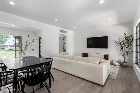 1126 E Lawrence Rd, Phoenix, AZ 85014 photo 10