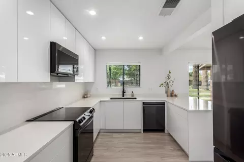 1126 E Lawrence Rd, Phoenix, AZ 85014 photo 16