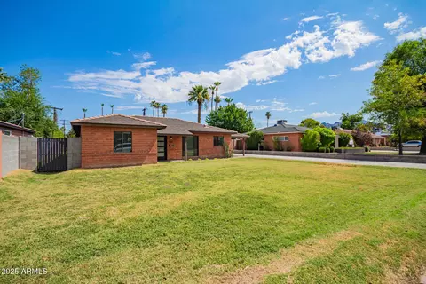 1126 E Lawrence Rd, Phoenix, AZ 85014 photo 3