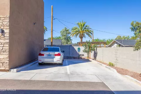 Exterior - 4307 N 13th Pl, Phoenix, AZ 85014 photo 4 of 4