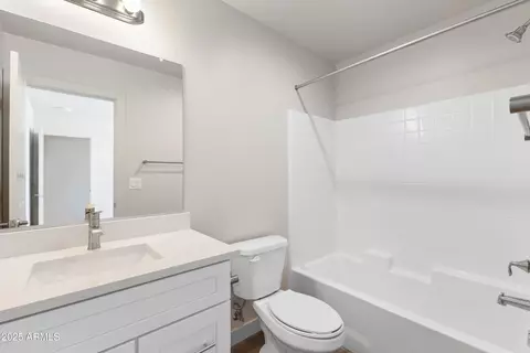 Bath - 4307 N 13th Pl, Phoenix, AZ 85014 photo 3 of 4