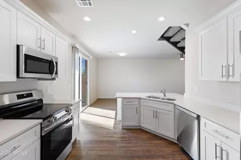Kitchen - 4307 N 13th Pl, Phoenix, AZ 85014 photo 4 of 5