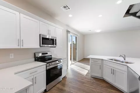 Kitchen - 4307 N 13th Pl, Phoenix, AZ 85014 photo 5 of 5