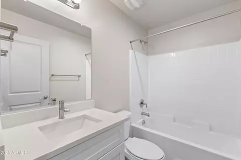 Bath - 4307 N 13th Pl, Phoenix, AZ 85014 photo 2 of 4