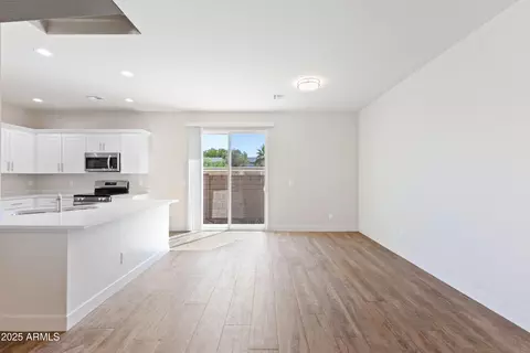 Living - 4307 N 13th Pl, Phoenix, AZ 85014 photo 2 of 2