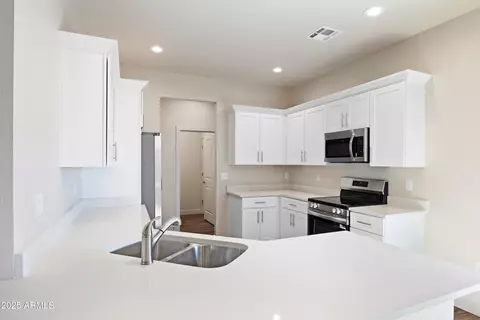Kitchen - 4307 N 13th Pl, Phoenix, AZ 85014 photo 2 of 5
