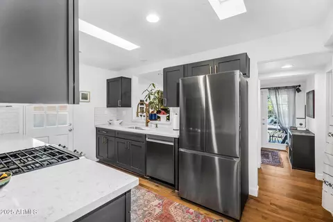 Kitchen - 717 E Myrtle Ave, Phoenix, AZ 85020 photo 4 of 5