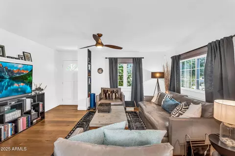 Living - 717 E Myrtle Ave, Phoenix, AZ 85020 photo 3 of 4