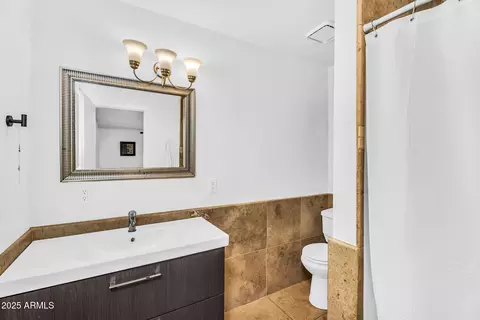 Bath - 717 E Myrtle Ave, Phoenix, AZ 85020 photo 1 of 5