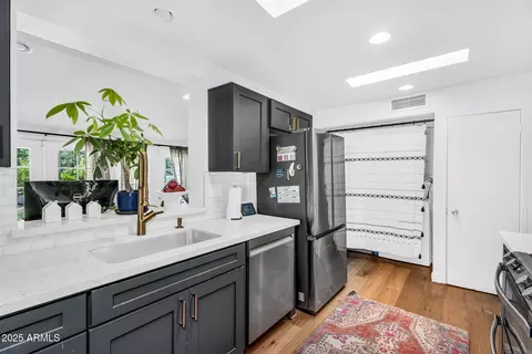 Kitchen - 717 E Myrtle Ave, Phoenix, AZ 85020 photo 3 of 5