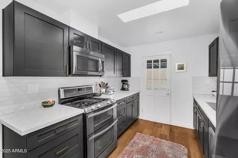 Kitchen - 717 E Myrtle Ave, Phoenix, AZ 85020 photo 2 of 5