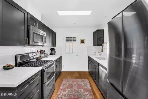 Kitchen - 717 E Myrtle Ave, Phoenix, AZ 85020 photo 1 of 5