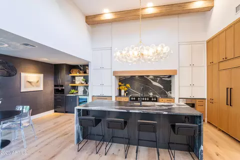 Kitchen - 123 E Wagon Wheel Dr, Phoenix, AZ 85020 photo 2 of 7