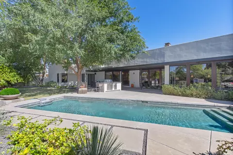Exterior - 123 E Wagon Wheel Dr, Phoenix, AZ 85020 photo 6 of 9