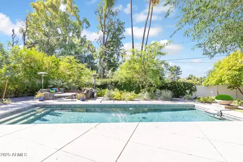 Exterior - 123 E Wagon Wheel Dr, Phoenix, AZ 85020 photo 8 of 9