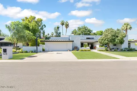 123 E Wagon Wheel Dr, Phoenix, AZ 85020