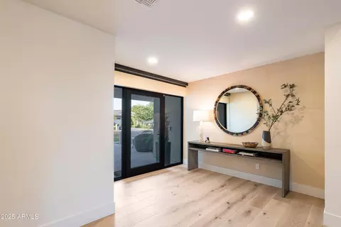 Entry Way - 123 E Wagon Wheel Dr, Phoenix, AZ 85020 photo 1 of 4