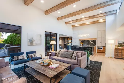 Living - 123 E Wagon Wheel Dr, Phoenix, AZ 85020 photo 1 of 8
