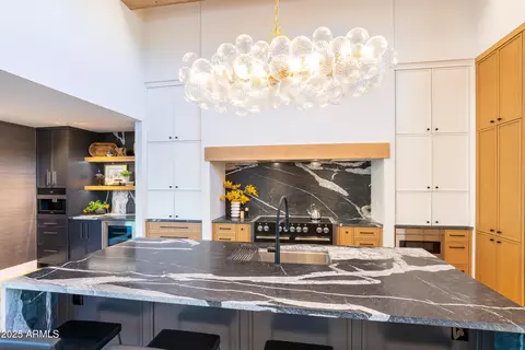 Kitchen - 123 E Wagon Wheel Dr, Phoenix, AZ 85020 photo 3 of 7