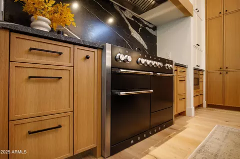 Kitchen - 123 E Wagon Wheel Dr, Phoenix, AZ 85020 photo 4 of 7