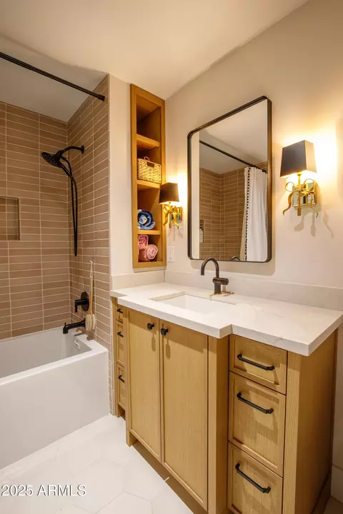 Bath - 123 E Wagon Wheel Dr, Phoenix, AZ 85020 photo 10 of 11