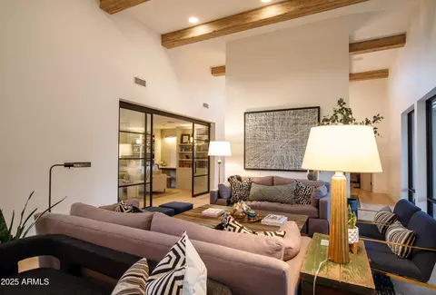Living - 123 E Wagon Wheel Dr, Phoenix, AZ 85020 photo 5 of 8
