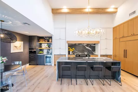 Kitchen - 123 E Wagon Wheel Dr, Phoenix, AZ 85020 photo 5 of 7