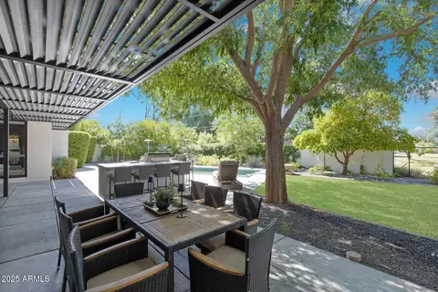 Exterior - 123 E Wagon Wheel Dr, Phoenix, AZ 85020 photo 3 of 9