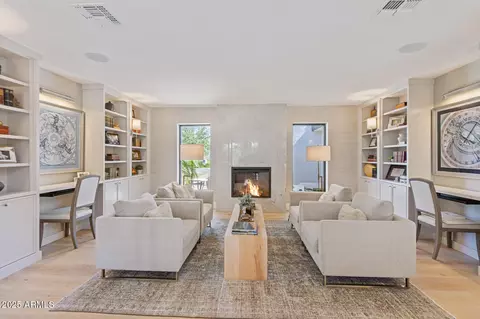 Living - 123 E Wagon Wheel Dr, Phoenix, AZ 85020 photo 6 of 8