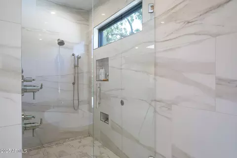 Bath - 123 E Wagon Wheel Dr, Phoenix, AZ 85020 photo 7 of 11