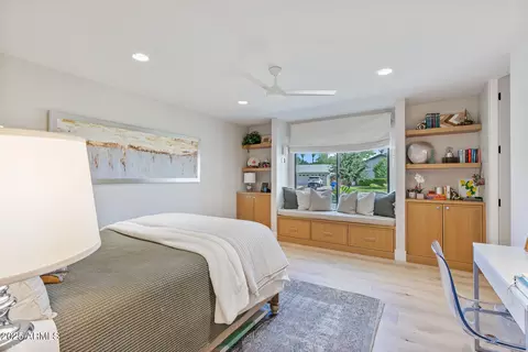 Bedroom - 123 E Wagon Wheel Dr, Phoenix, AZ 85020 photo 5 of 10
