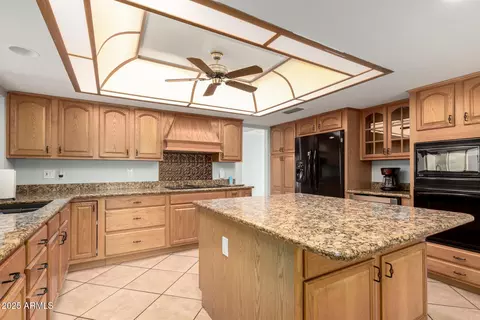 Kitchen - 5654 N 39th Ave, Phoenix, AZ 85019 photo 2 of 3