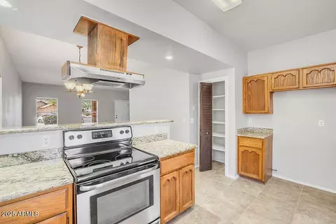 Kitchen - 1440 E Saint Catherine Ave, Phoenix, AZ 85042 photo 2 of 3