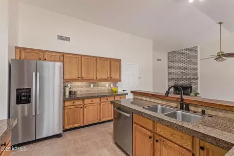 Kitchen - 3425 E Rosemonte Dr, Phoenix, AZ 85050 photo 3 of 4