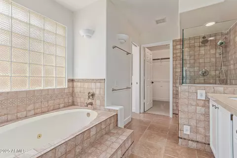 Bath - 3425 E Rosemonte Dr, Phoenix, AZ 85050 photo 2 of 3