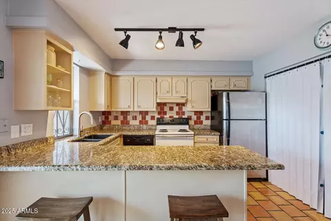 Kitchen - 6348 N 7th Ave #15, Phoenix, AZ 85013 photo 1 of 4