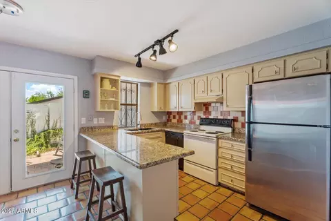 Kitchen - 6348 N 7th Ave #15, Phoenix, AZ 85013 photo 2 of 4