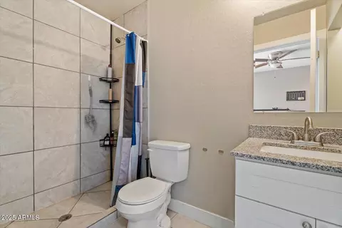 Bath - 4366 N 37th Ave, Phoenix, AZ 85019 photo 1 of 2