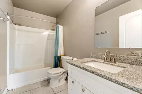 Bath - 4366 N 37th Ave, Phoenix, AZ 85019 photo 2 of 2
