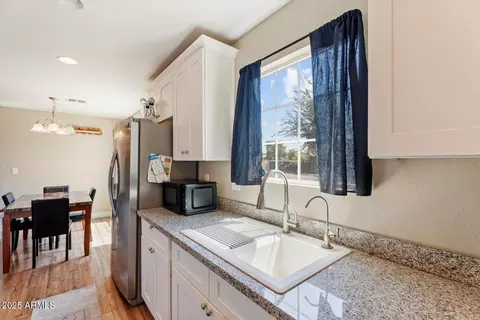 Kitchen - 4366 N 37th Ave, Phoenix, AZ 85019 photo 2 of 2
