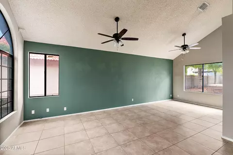 Living - 401 S Ocean Dr, Gilbert, AZ 85233 photo 3 of 6